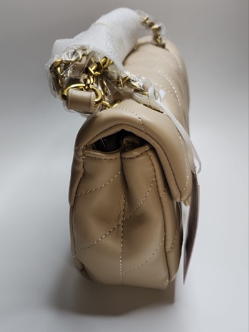 Alyssa Quilted Cream Shoulder Bag with Gold Hardware - Picture 3 of 8